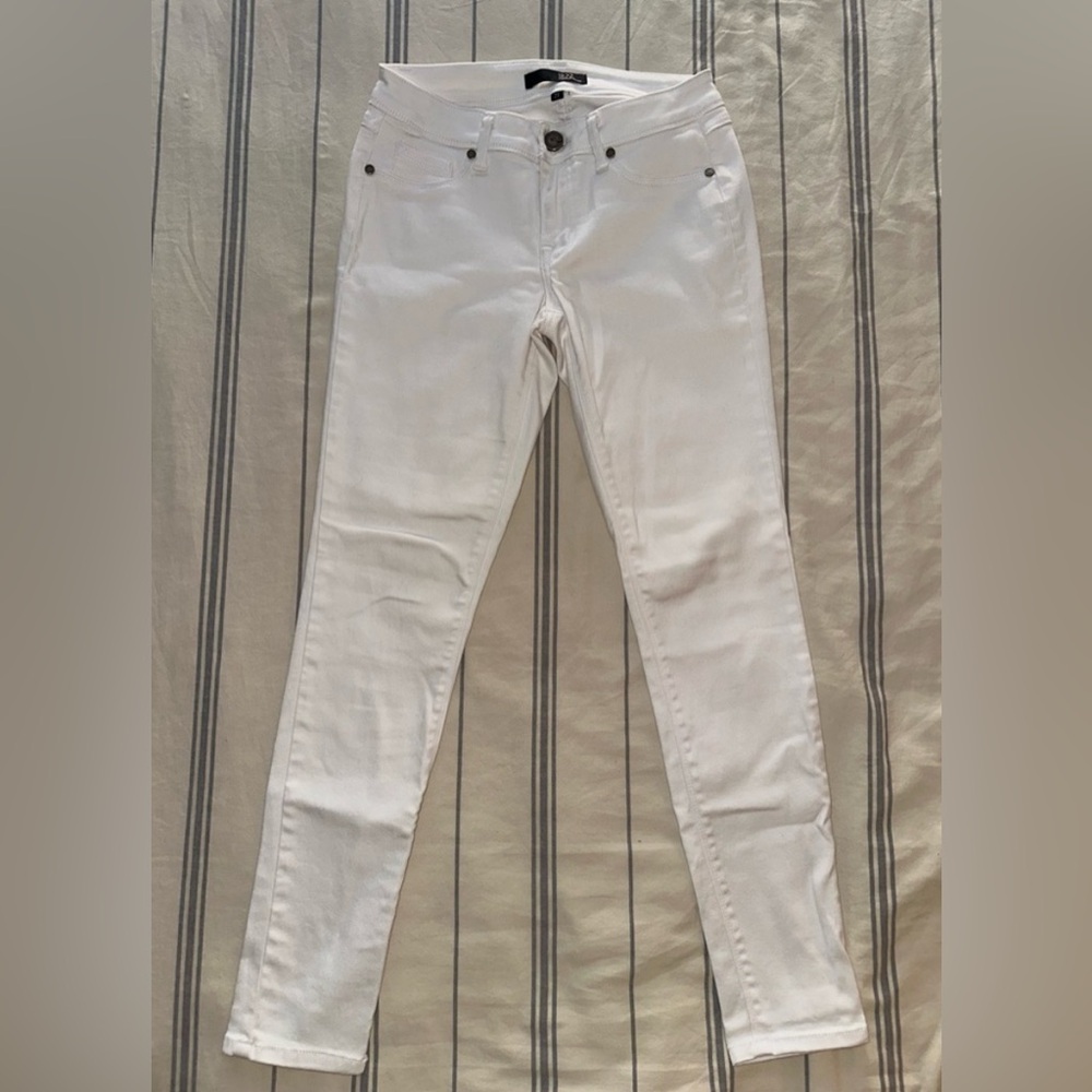 1822 DENIM Woman’s Classic Skinny White Jeans